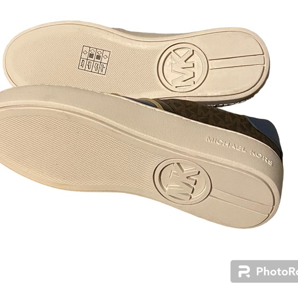 New in Box- Michael Kors Sneakers size 7 - Picture 3 of 3